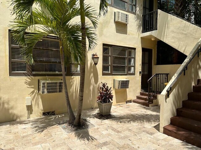 Foto del edificio - 233 Royal Poinciana Way
