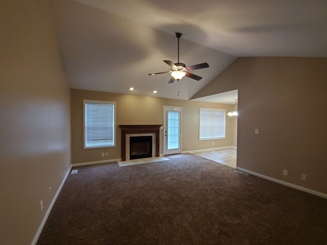 Building Photo - Brick Beauty with Bonus Space Galore!