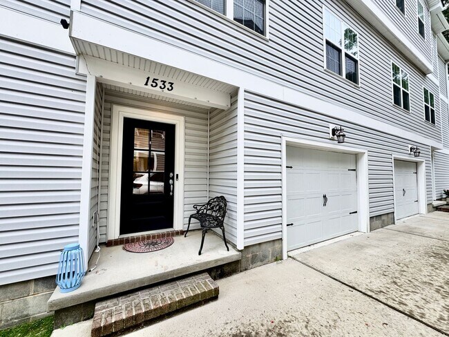 Foto del edificio - 1533 Ocean Garden St