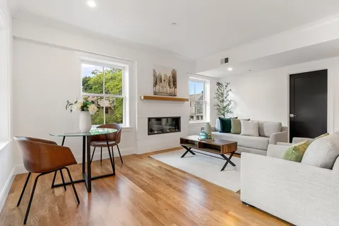 Primary Photo - 20 Lawrence St