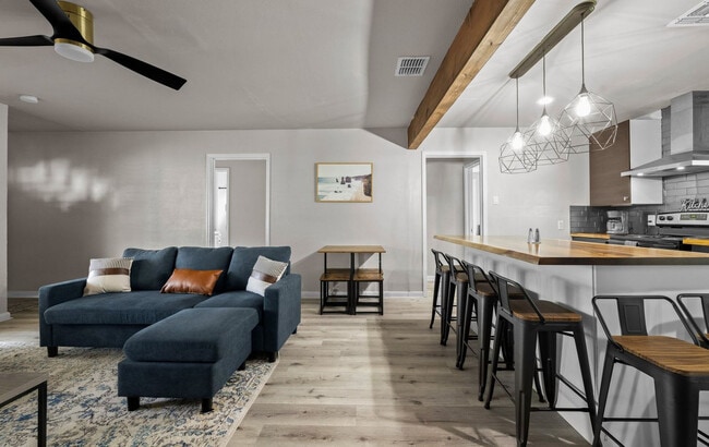 Building Photo - 4717 Edith St