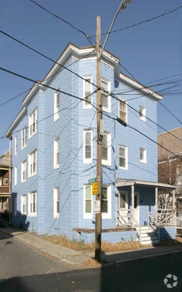 Foto del edificio - 15-17 Leavitt St