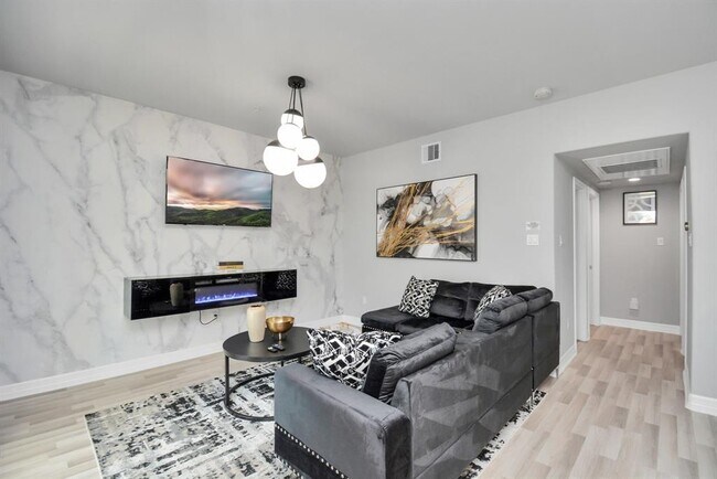 Foto del edificio - 7823 Gladstone St