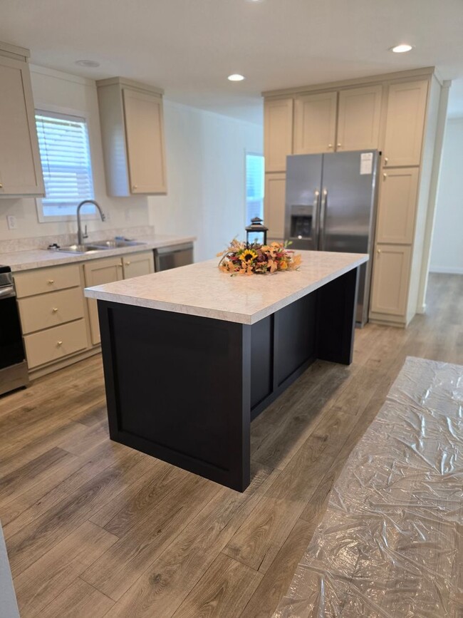 Building Photo - 3 bed 2 bath  Family Home for Rent in Gran...