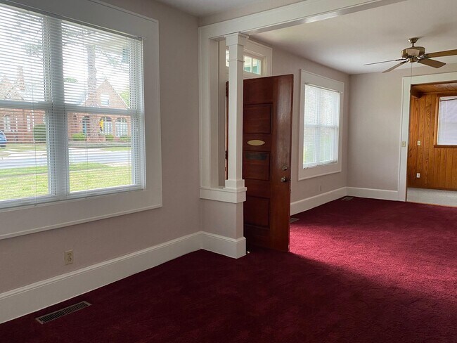 Building Photo - 411 Beard St