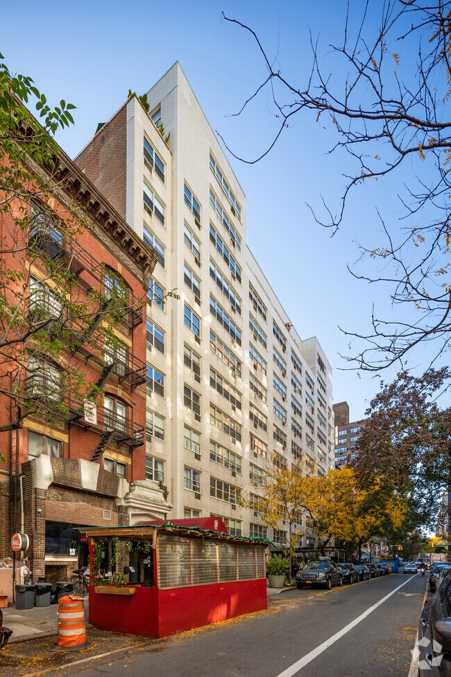Building Photo - 310 E 70th St