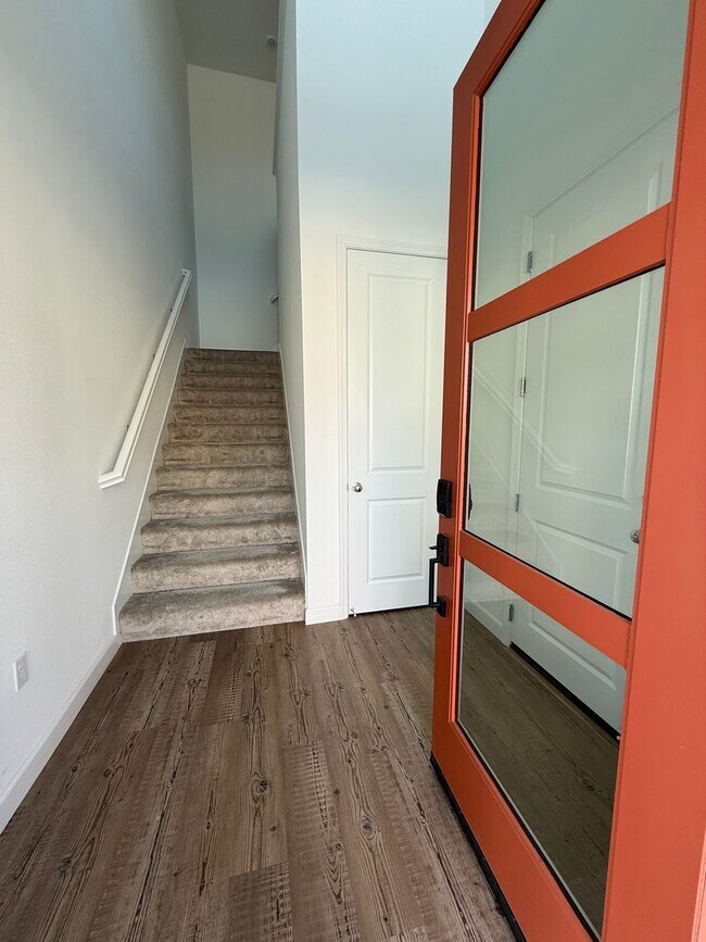 Building Photo - LAKE VIEW