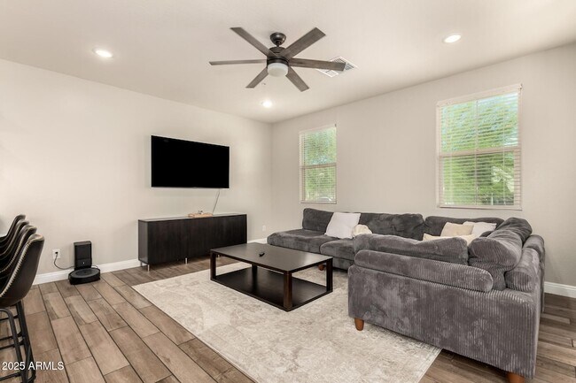 Foto del edificio - 2470 N Heritage St
