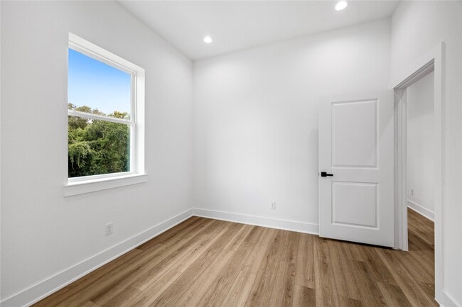 Foto del edificio - 7901 Cora St