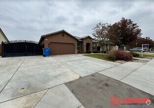 Building Photo - 5818 Blue Spruce Ave