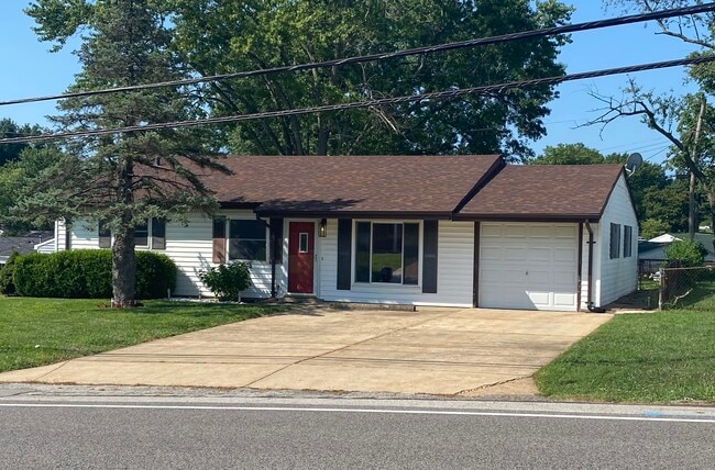 Building Photo - 2241 Tenbrook Rd