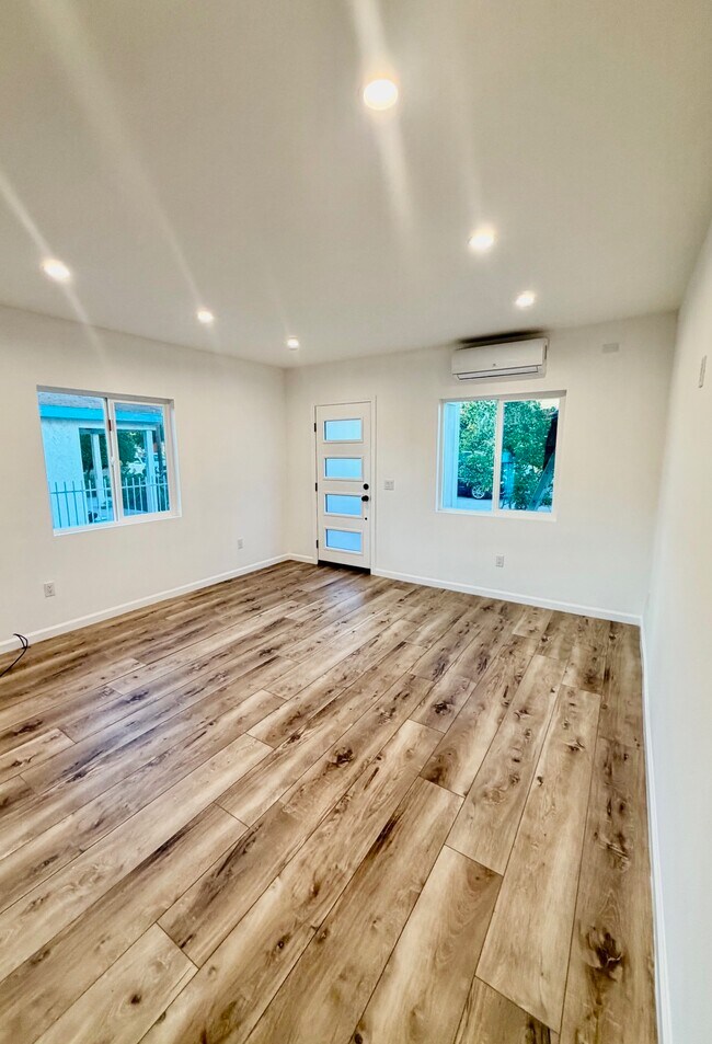 Foto del edificio - 1144 E Wilson Ave