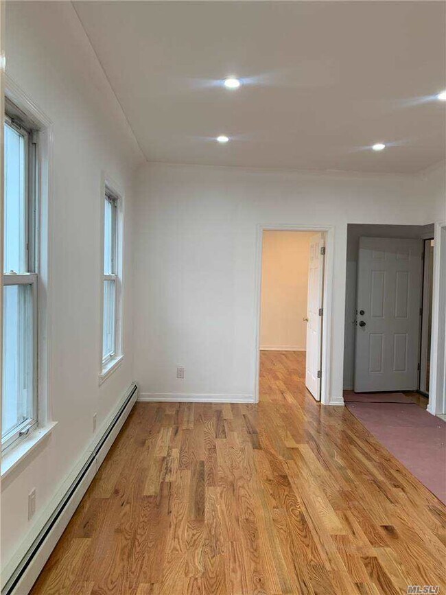 Foto del edificio - 59-86-86 Grand Ave