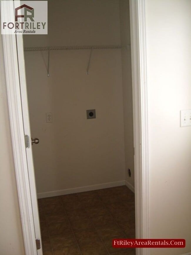 Foto del edificio - 936 W 8th St