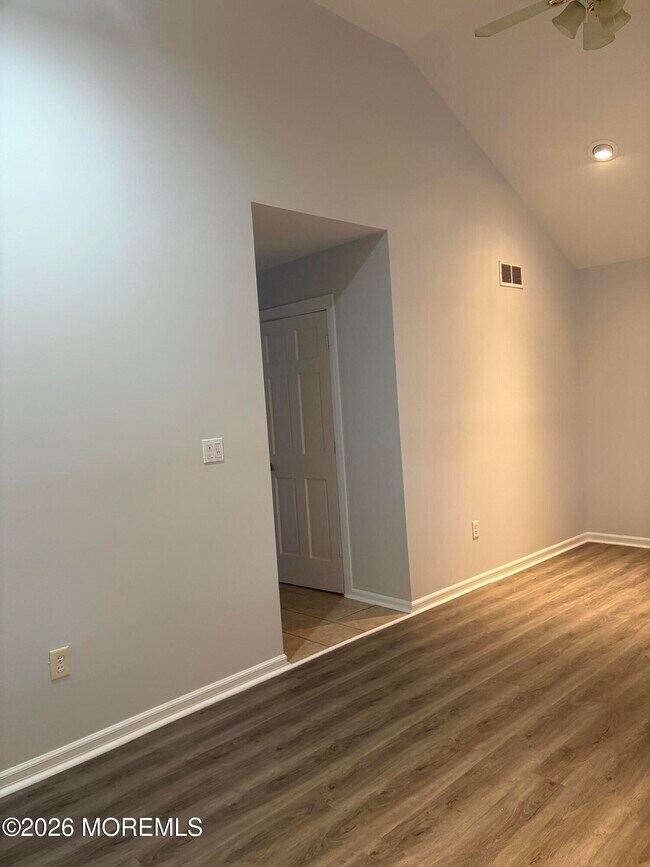 Foto del edificio - 211 Anthony Ave