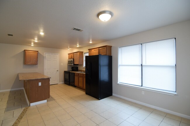 Building Photo - 203 Cedar Ridge Dr