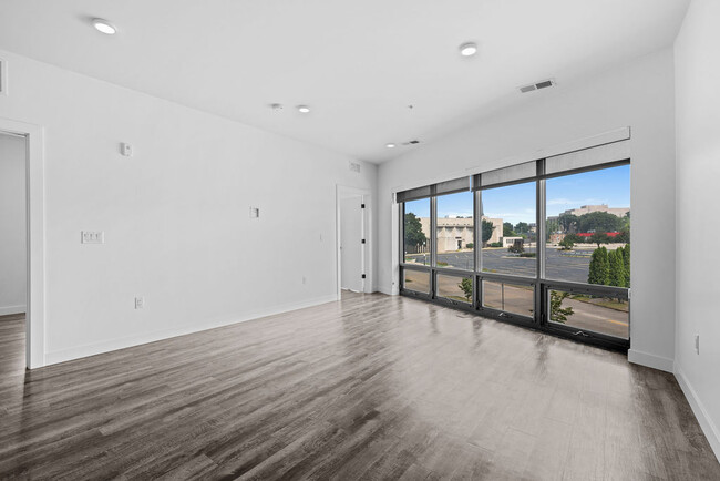 B11 - 2 Bed / 1 Bath - 856 SF - Brio Building