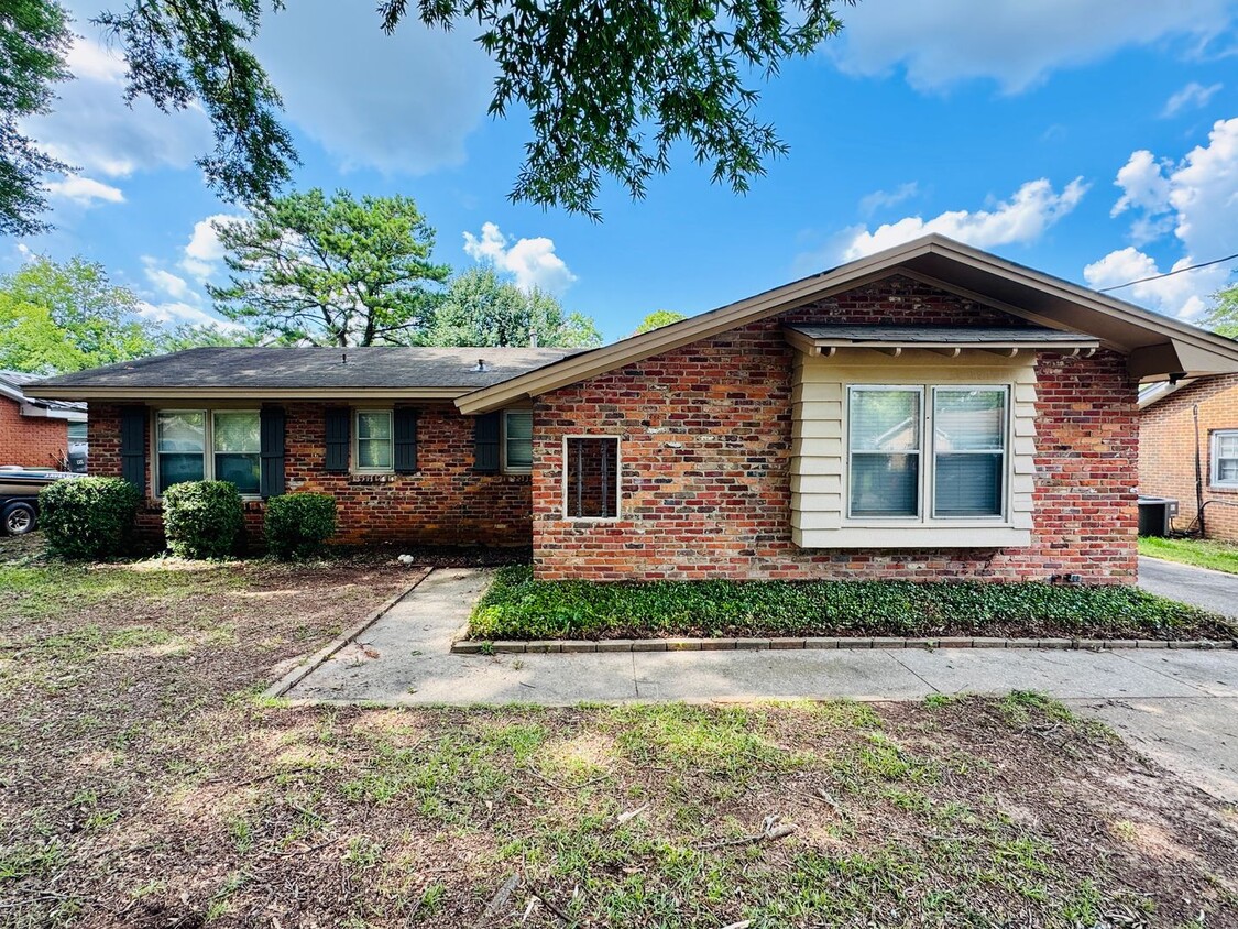 Primary Photo - Check Out This 3 Bedroom / 2 Bathroom BRIC...