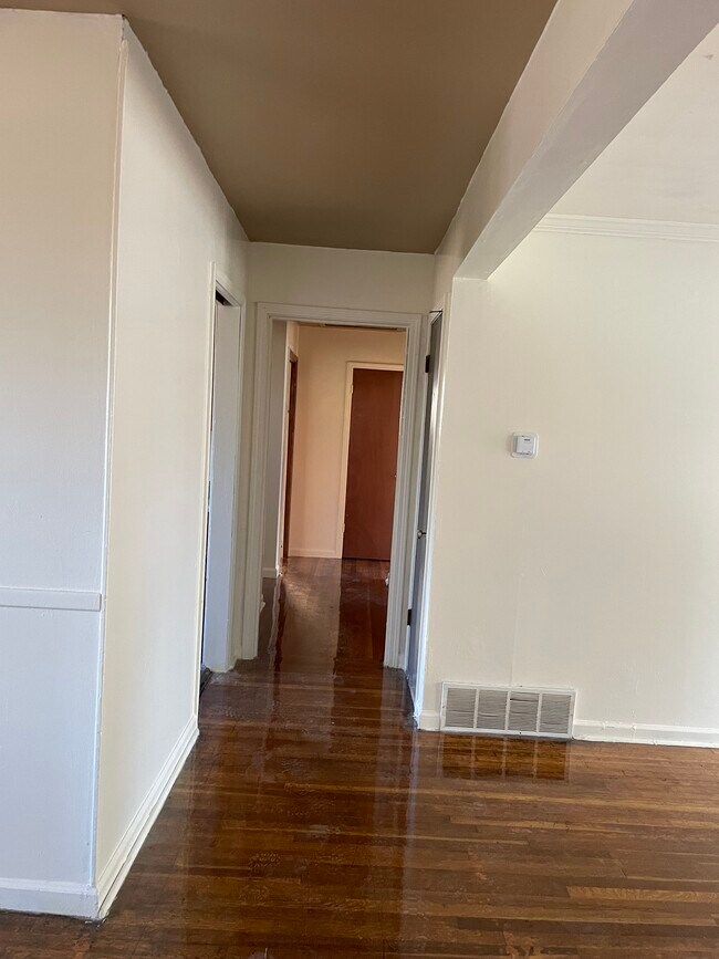 Building Photo - 4143 Coventry Dr