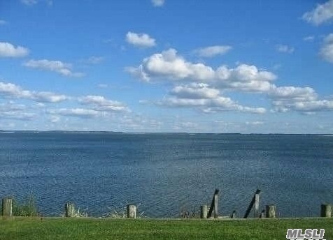 Primary Photo - 7020 Peconic Bay Blvd
