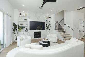 Building Photo - 5704 Fairdale Ln