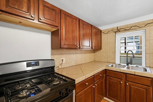 Building Photo - 837 S 8th Ave