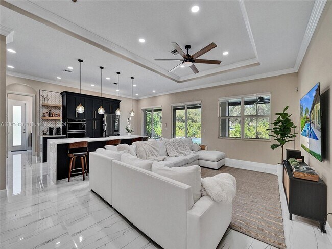 Building Photo - 6435 SW 55th Pl