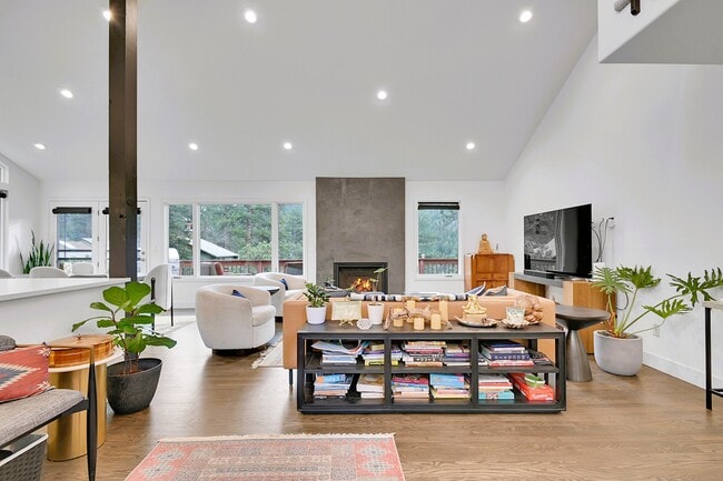 Foto del edificio - 28384 Kinnikinick Rd