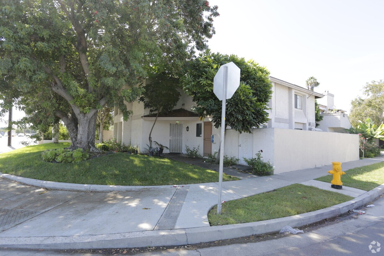Building Photo - 8472 Tamaru Dr