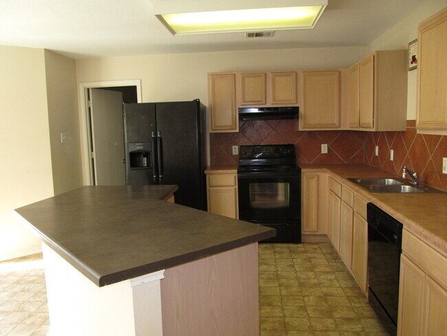 Building Photo - 4 BEDROOM, BELTON ISD, LOTS OF SPACE