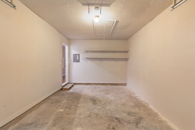 Building Photo - 32 S Onsville Place