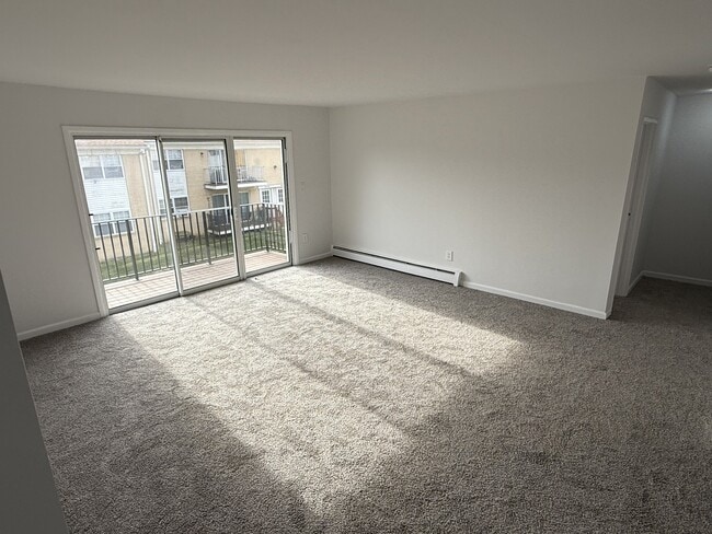 Building Photo - Continental Gardens