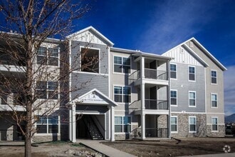 Building Photo - 96 W Seasons Dr