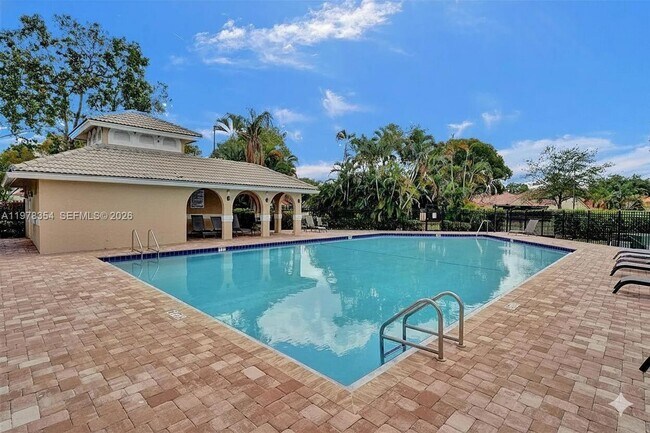 Foto del edificio - 2704 Pinewood Ct