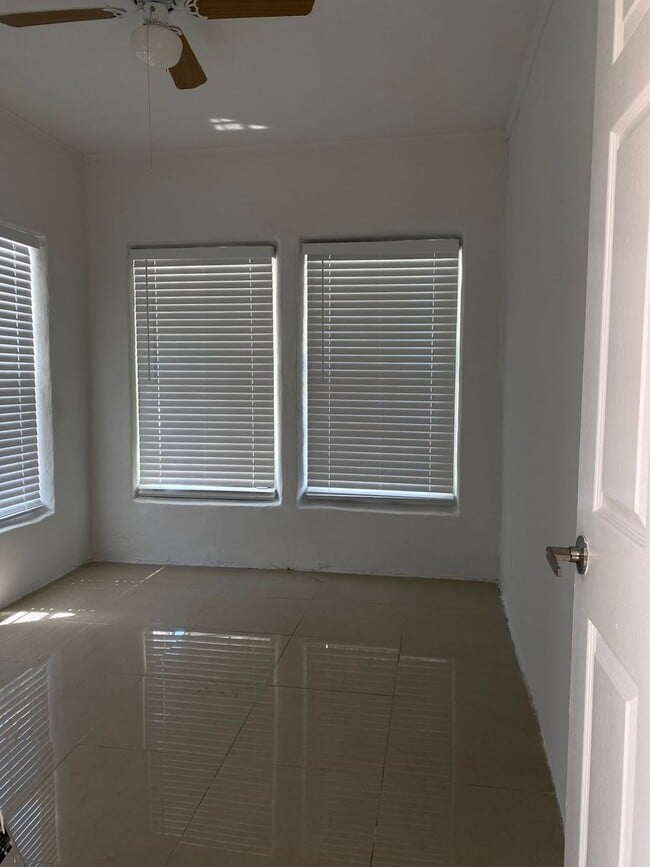 Building Photo - 315 Pine Terrace