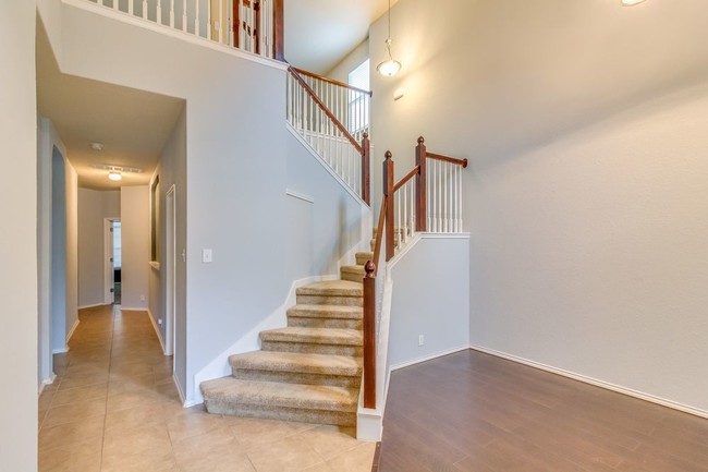 Building Photo - 21822 seminole Oaks