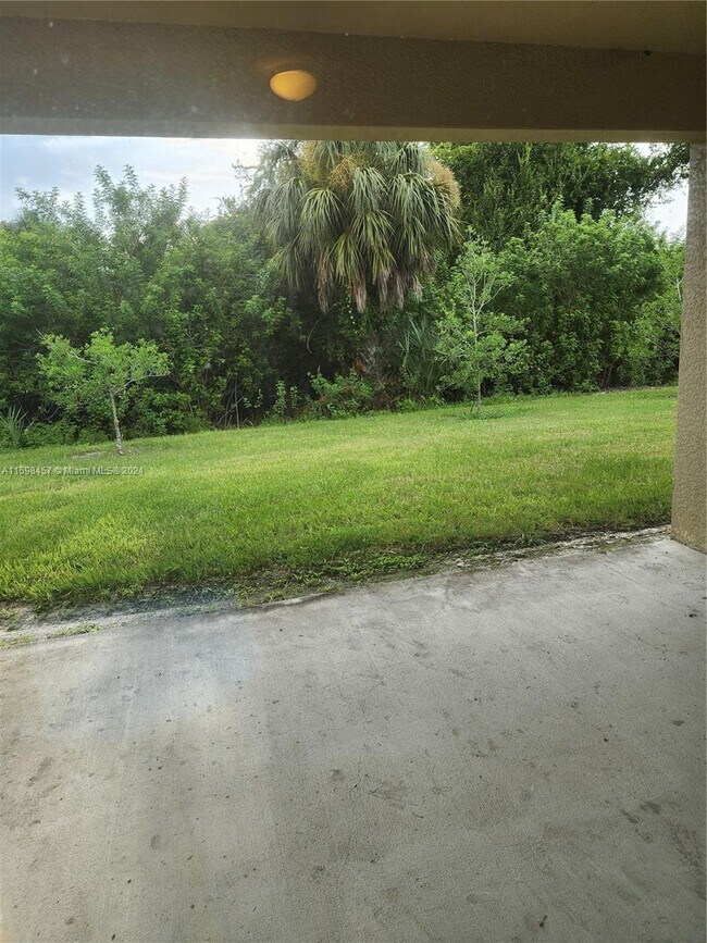 Building Photo - 7633 W Lenox Cir