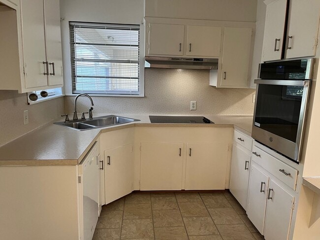 Foto del edificio - 3BR in Southern Hills