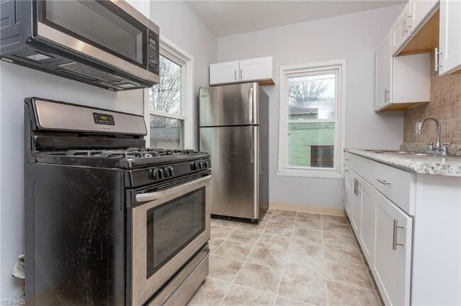 Photo - 1541 Lakewood Ave Apartment