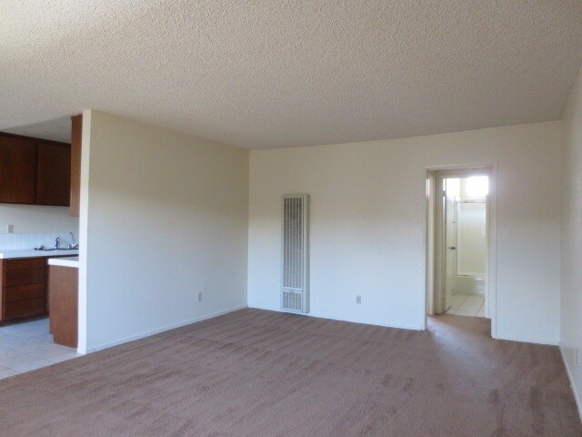 Building Photo - 15112 S Raymond Ave