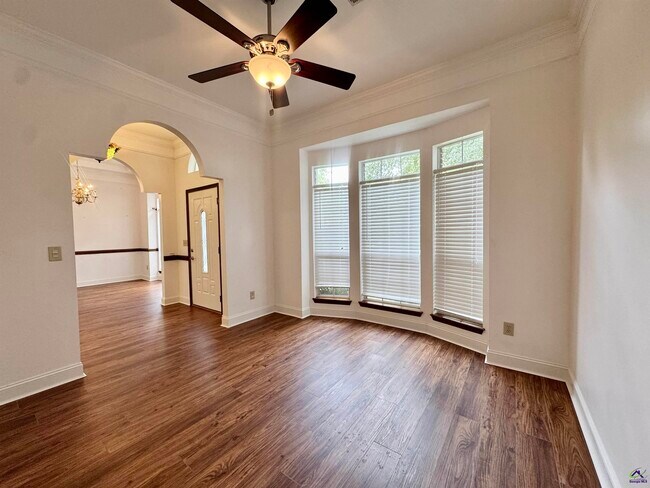 Building Photo - 1127 Alderly Ln