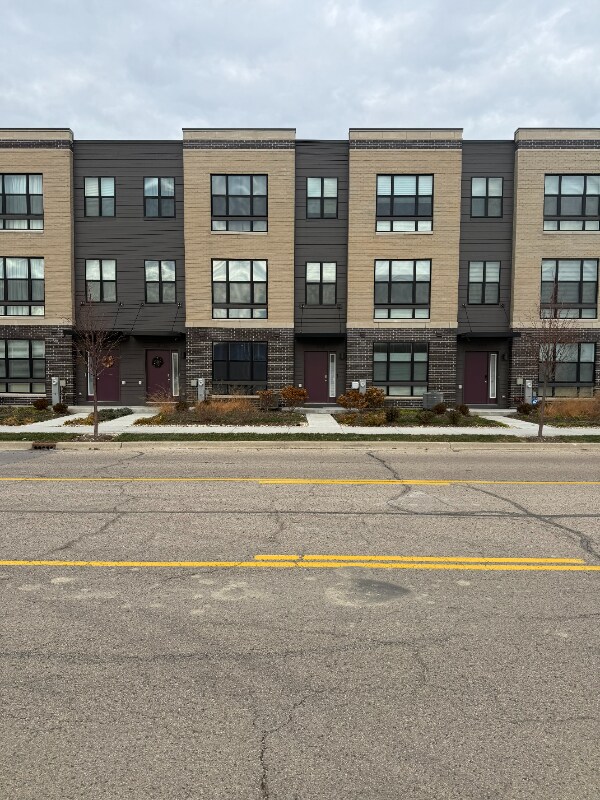 Building Photo - 314 Summit Cir