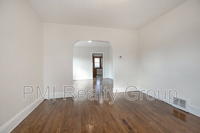 Building Photo - 2936 E 128th St