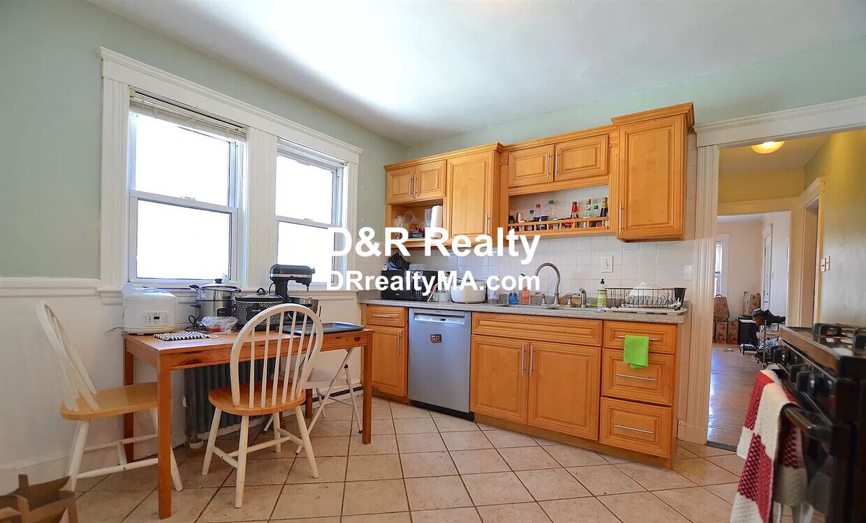 Primary Photo - 221 N Harvard St
