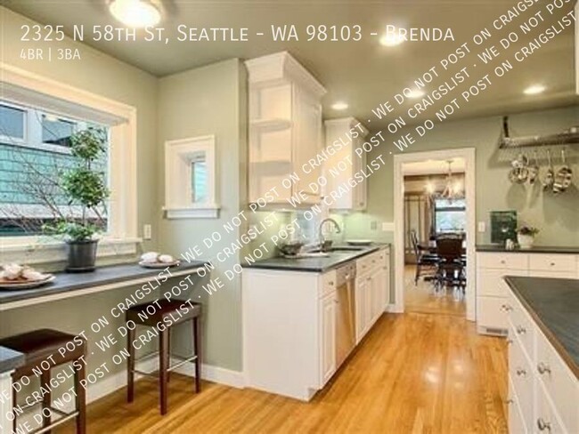 Building Photo - Tangletown/Greenlake 4bed 3bath Home