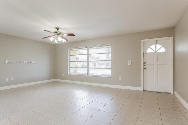 Foto del edificio - 9540 NW 25th St