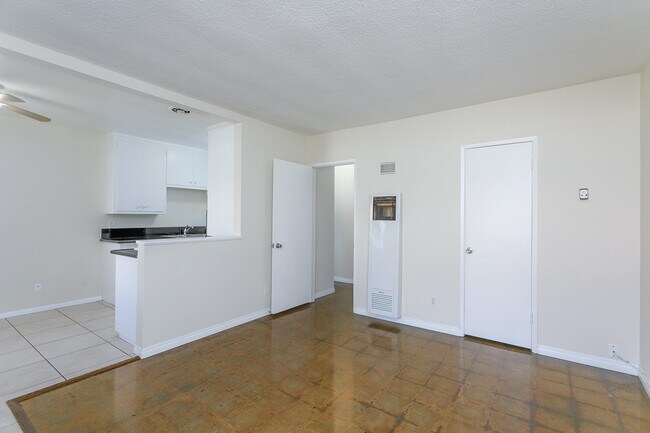 Building Photo - 733 W Duarte Rd
