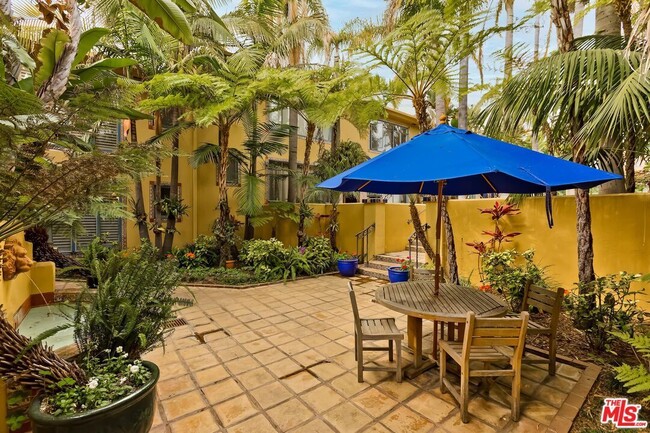 Foto del edificio - 1615 N Laurel Ave