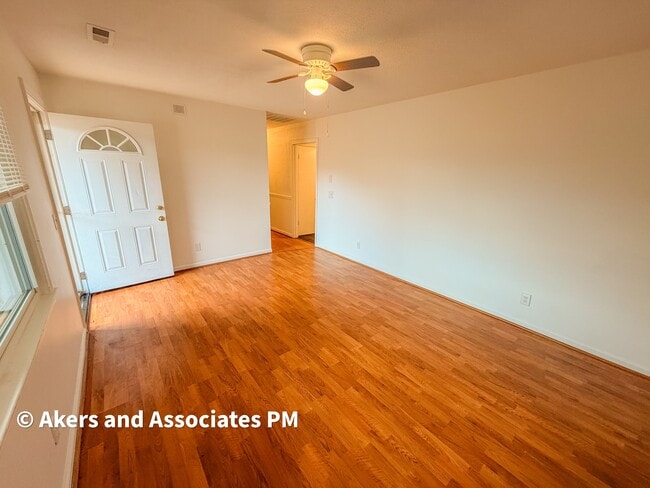 Building Photo - 3 Prestbury Dr