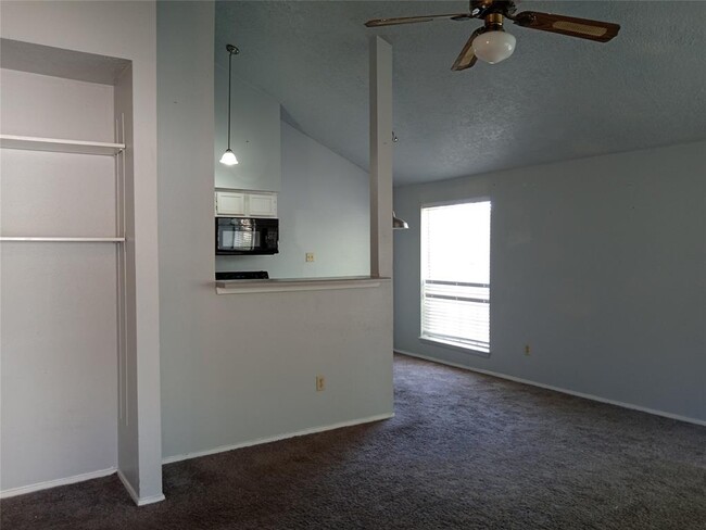 Building Photo - 22116 Moss Falls Ln